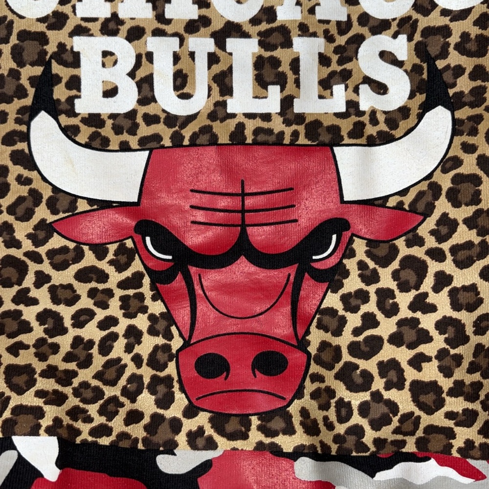 Express Men’s Chicago Bulls Cheetah Zebra Camo Black Graphic T-ShirtSize Medium - Picture 4 of 7